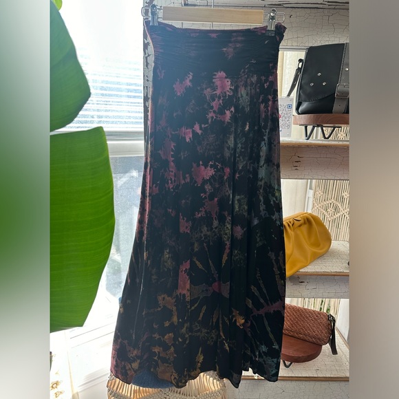 Super cute hippie tie-dye skirt perfect for summer - Picture 2 of 4